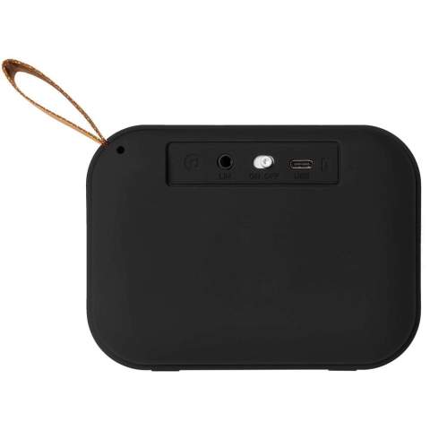 L’enceinte Bluetooth® en tissu Fashion offre un son exceptionnel et un style tendance. La grille de l’enceinte est enveloppée d’un tissu tissé et le boîtier a une finition douce au toucher. Le pilote 3 watts de l’enceinte a de l’énergie à revendre, tandis que le contrôle de la musique et le microphone intégrés vous permettent de gérer la musique et de tenir une conférence téléphonique à partir de n’importe quel endroit sans toucher votre téléphone. La batterie de 400 mAh permet de lire de la musique pendant plus de 2 heures. Portée de fonctionnement du Bluetooth® de 10 mètres. Bluetooth® version 5.0.