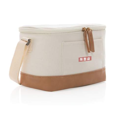 Neem je favoriete eten of drinken mee in deze chique koeltas! In dezee koeltas passen gemakkelijk 6 blikjes, de koeltas heeft een open voorvak en een hengsel voor gemakkelijk dragen. Gemaakt van hoge kwaliteit 16oz. gerecycled canvas en mooie PU details. Met AWARE™ tracer die het echte gebruik van gerecycled katoen valideert. 2% van de opbrengst van elk verkocht Impact-product wordt gedoneerd aan Water.org. Samenstelling 60% gerecycled katoen en 40% gerecycled polyester. Voering in PEVA.<br /><br />PVC free: true