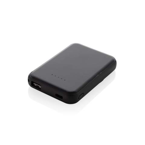 5.000 mAh Powerbank im Taschenformat mit magnetischem, kabellosem 5W-Ladegerät, dessen Gehäuse aus RCS-zertifiziert recyceltem ABS-Kunststoff hergestellt ist. RCS (Recycled Claim Standard) ist ein Standard zur Überprüfung des Recyclinganteils eines Produkts über die gesamte Lieferkette hinweg. Recycelter Gesamtanteil: 20%, bezogen auf das Gesamtgewicht des Produkts. Mit USB-A- und UCB-C-Ausgangsoption. Die Powerbank enthält einen langlebigen 5.000mAh-A-Grade Lithium-Polymer-Akku. Die Ladestandsanzeige zeigt den verbleibenden Energiestand an, so dass Sie immer wissen, wann Sie wieder aufladen müssen.; Type-C Input: 5V/2,4A; USB-C-/USB-A Output :5V/2A.4A. Artikel und Zubehör PVC-frei. Inklusive RCS-zertifiziert recyceltem TPE-Ladekabel. Verpackt in FSC®-Mix-Verpackung.<br /><br />WirelessCharging: true<br />PowerbankCapacity: 5000<br />PVC free: true