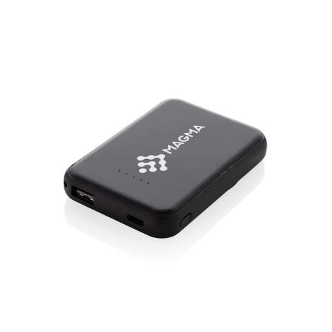 5.000 mAh Powerbank im Taschenformat mit magnetischem, kabellosem 5W-Ladegerät, dessen Gehäuse aus RCS-zertifiziert recyceltem ABS-Kunststoff hergestellt ist. RCS (Recycled Claim Standard) ist ein Standard zur Überprüfung des Recyclinganteils eines Produkts über die gesamte Lieferkette hinweg. Recycelter Gesamtanteil: 20%, bezogen auf das Gesamtgewicht des Produkts. Mit USB-A- und UCB-C-Ausgangsoption. Die Powerbank enthält einen langlebigen 5.000mAh-A-Grade Lithium-Polymer-Akku. Die Ladestandsanzeige zeigt den verbleibenden Energiestand an, so dass Sie immer wissen, wann Sie wieder aufladen müssen.; Type-C Input: 5V/2,4A; USB-C-/USB-A Output :5V/2A.4A. Artikel und Zubehör PVC-frei. Inklusive RCS-zertifiziert recyceltem TPE-Ladekabel. Verpackt in FSC®-Mix-Verpackung.<br /><br />WirelessCharging: true<br />PowerbankCapacity: 5000<br />PVC free: true