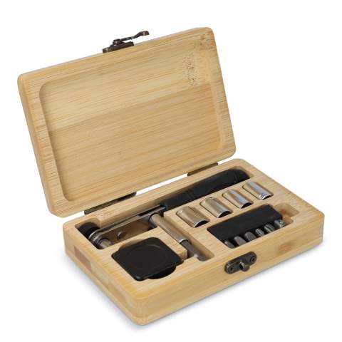 Ensemble d'outils pratiques de 13 pièces dans une boîte en bambou : 1 x clé à cliquet ; 1 x mètre ruban ; 4 x douilles 1/4 pouce ; 5 x embouts de tournevis 25mm ; 1 x ADP &amp; 1 x tournevis connecteur.