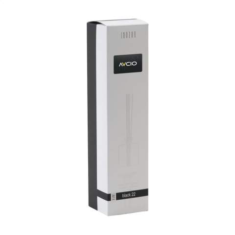 Bâtonnets parfumés de la marque Janzen, au parfum Black 22. Grâce au bois spécial utilisé pour les bâtonnets, votre parfum préféré se répand dans toute la maison. Convient à toutes les pièces de la maison – de la chambre aux toilettes, du bureau à la cuisine. Le nombre de bâtonnets vous permet de déterminer l’intensité du parfum.                                                        Un parfum à la fois frais et chaud, en équilibre entre la légèreté et l’intensité, le féminin et le masculin. Black 22 est un riche bouquet comprenant de la bergamote et des épices, des écorces tropicales et des fèves tonka sucrées – également connues sous le nom de « fruit défendu ». Ce flacon en verre est rempli de 200 ml d'huile de parfum et est livré avec bâtonnets. Emballé par set dans un coffret cadeau. Emballé par set.