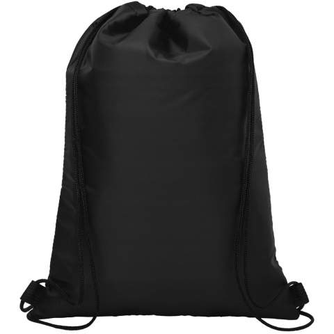 Kühltasche mit Kordelzugverschluss in schwarzer Farbe. Ausgestattet mit einer offenen Fronttasche. Passend für 12 Dosen. Beständigkeit bis zu 5 kg.