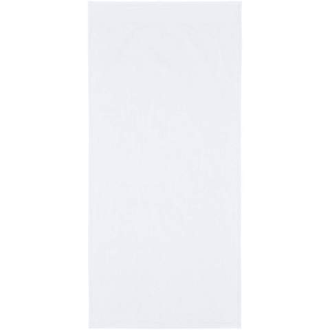 Cette serviette de haute qualité et durable de 550 g/m² propose une épaisseur agréable, un toucher soyeux et se révèle très douce sur la peau. Cet article est certifié STANDARD 100 by OEKO-TEX®. Cette certification garantit que le produit textile a été fabriqué à l'aide de procédés durables, dans des conditions de travail respectueuses de l'environnement et socialement responsables, et qu'il est exempt de produits chimiques ou de matières synthétiques nocives. Disponible dans plusieurs couleurs magnifiques pour parfaire la décoration de tout type de salle de bain, dans une maison ou un hôtel. La serviette est teinte avec un procédé de teinture sans eau qui réduit la demande en eau douce. Cela évite également la production de gros volumes d'eau polluée, caractéristiques des procédés de teinture à base d'eau. Dimensions de la serviette : 50 x 100 cm. Fabriquée en Europe. 