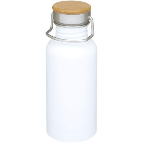 Bouteille en acier inoxydable à simple paroi avec couvercle vissé. Le couvercle dispose d’un dessus en bambou, ainsi que d’une poignée pour un transport facile. Capacité de 550 ml. Présentée dans une boîte cadeau Avenue.