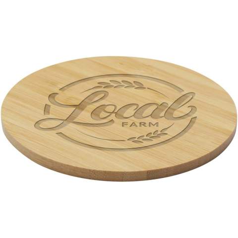 Round coaster made of bamboo sourced from more sustainable and socially responsible sources. Size: 8.5 x 0.5 cm.
