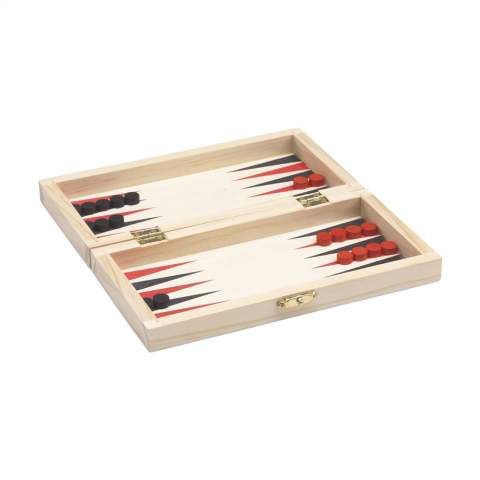 WoW! Spielschachtel mit 3 Spielen: Dame, Schach und Backgammon. Enthält Spielfiguren aus Holz und einen Würfel. Die Schachtel ist aus FSC 100% zertifiziertem Kiefernholz gefertigt. Mit Bildern der Brettspiele auf der Außen- und Innenseite. Inklusive Spielanleitung. Wird einzeln in einem Kraftkarton geliefert.