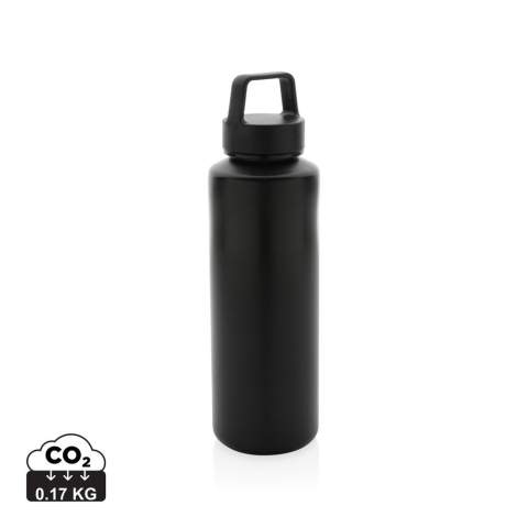 This beautiful bottle with handle is made with RCS certified recycled PP. RCS certification ensures a completely certified supply chain of the recycled materials. The tumbler features a leakproof twist lid for on the go usage. Total recycled content: 97% based on total item weight. BPA free. Capacity 500ml. An FSC®-certified kraft tag is included.