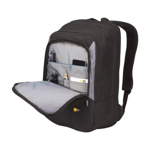 Sac à dos pour ordinateur portable 17 pouces de la marque Case Logic. Ce sac en nylon Dobby est agencé de façon extrêmement pratique Le compartiment séparé pour ordinateur portable avec mousse de protection peut être ouvert aux trois quarts, il est ainsi adapté aux ordinateurs portables à écran large avec une taille d'écran allant jusqu'à 17 pouces. Un compartiment supplémentaire offre de l'espace pour les livres, documents et dossiers. Le compartiment Smart Organization est utile pour ranger les appareils électroniques, stylos et autres accessoires. Une poche Speed Pocket™ est incluse à l'avant du sac à dos : un endroit facilement accessible pour ranger des objets de valeur, des documents de voyage et/ou des cartes d'identité. Avec une poche en filet, des bretelles réglables confortables et une poignée rembourrée. Ce sac possède également des fermetures éclair robustes. Le renfort en mousse à l'arrière garantit un confort supplémentaire. Capacité env. 25 litres.