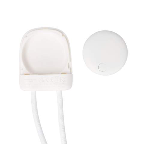 Deze innovatieve oplaadkabel van 1 meter heeft een ingebouwde Apple Find My-tracker, zodat je je spullen gemakkelijk kunt terugvinden met iOS-apparaten. Hij heeft dubbele poorten voor invoer (USB-A en Type-C) en uitvoer (Lightning en Type-C), waardoor hij veelzijdig is voor verschillende apparaten. De kabel ondersteunt CarPlay en snelladen tot 60 W, waardoor je je gadgets betrouwbaar en snel kunt opladen.  Als je deze kabel in je auto bewaart, kun je je auto gemakkelijk terugvinden, zelfs als hij gestolen is. Deze kabel combineert functionaliteit, gemak en duurzaamheid in één slim ontwerp.