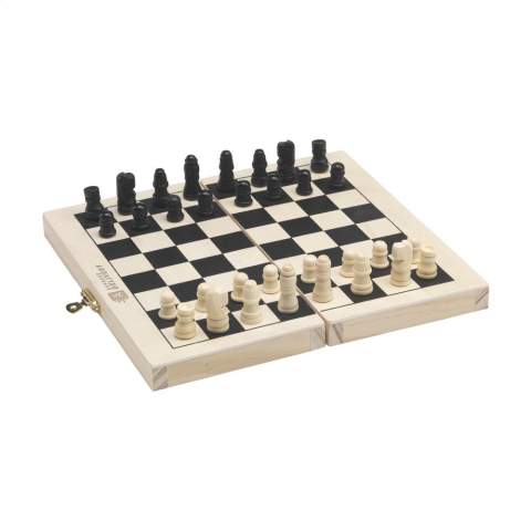 WoW! Spielschachtel mit 3 Spielen: Dame, Schach und Backgammon. Enthält Spielfiguren aus Holz und einen Würfel. Die Schachtel ist aus FSC 100% zertifiziertem Kiefernholz gefertigt. Mit Bildern der Brettspiele auf der Außen- und Innenseite. Inklusive Spielanleitung. Wird einzeln in einem Kraftkarton geliefert.