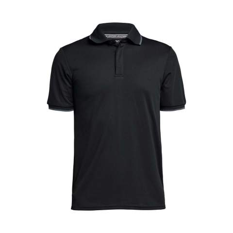 Een functioneel poloshirt is onmisbaar bij racketsporten en werkt net zo goed bij outdooractiviteiten en andere sporten. Het is gemaakt van 100% gerecycled polyester en sneldrogend, perfect voor als je je in het zweet werkt of op warme dagen. Het heeft een kraag met drie knopen en een discreet Tenson-logo op de linkerkant van de borst. Het heeft een normale pasvorm en is verkrijgbaar in alle maten van S tot 4XL.