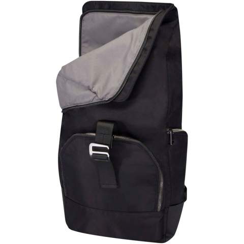 De Rhine rolltop rugzak stelt je in staat om naadloos te schakelen tussen werk en vrije tijd met zijn strakke stijl en veelzijdigheid. Gemaakt van hoogwaardig GRS gecertificeerd gerecycled nylon, zachte RPET-voering en premium PU-leren elementen. De rugzak heeft een speciaal 15 inch laptopvak met 2 extra vakken voor elektronische accessoires, een hoofdvak met een praktische L-ritsopening en 2 vakken, een organisatievak met rits aan de voorkant en een zijvak. Geniet van maximaal draagcomfort met de gewatteerde en verstelbare schouderbanden en het met PU omwikkelde handvat aan de bovenkant. Inhoud: 18 liter. Geschikt voor een gewicht tot 10 kg. PVC-vrij.