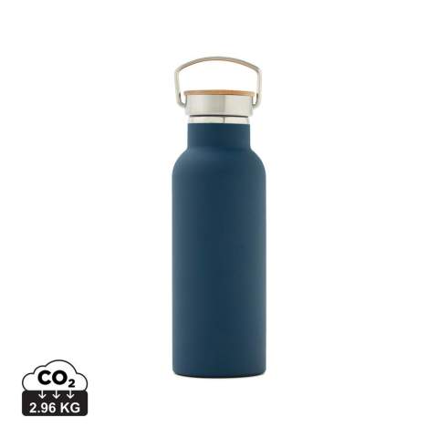 Miles Thermosflasche hat eine smarte Vakuumisolierung, die Wasser für bis zu 18 Stunden kalt und warme Getränke für bis zu 6 Stunden warm hält. Die Vakuumisolierung sorgt dafür, dass sich kein Kondenswasser bildet und so Ihre Tasche nicht nass wird. Die Flasche ist hergestellt aus 18/8 rostfreiem Stahl, was bedeutet, dass sie weder Geschmack noch Geruch des vorhergehenden Inhalts annimmt. Die Thermosflasche ist frei von giftigen Stoffen und kann ein Leben lang angewandt werden. Inhalt: 500ml. Nur Handwäsche.<br /><br />HoursHot: 6<br />HoursCold: 15