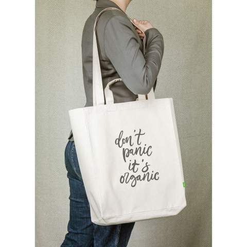 WoW! Sac à provision robuste en toile 100% coton biologique tissé (280 g/m²). Ce sac a des anses courtes et longues et peut ainsi être porté de plusieurs manières. Ce sac a aussi un petit compartiment de rangement à l'intérieur. Idéal pour remplacer les sacs en plastique à usage unique. Certifié GOTS. Capacité env. 19 litres.