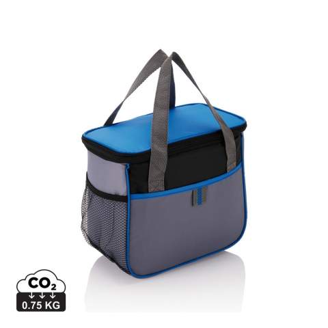 210D Polyester koeltas met voldoende ruimte voor een sixpack en lunch. Perfect voor een dagje zwemmen of een heerlijke picnic! PVC vrij.