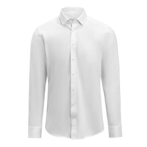 De King Knit-techniek geeft dit shirt een mooie textuur en natuurlijke stretch. De stof is Easy-Care behandeld en gemaakt van een mix van duurzame materialen. De witte optie is effen, terwijl de textuur goed zichtbaar is in de lichtblauwe en groene opties. De  totale lengte is 3 cm korter.