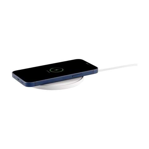 Chargeur sans fil de 10 W. Le boîtier est fabriqué à partir de plastique ABS recyclé. Compatible avec tous les dispositifs mobiles prenant en charge le chargement sans fil QI (dernière génération Android et iPhone 8 ou supérieur). Entrée : 9 V / 1,1 A. Sortie sans fil : 9 V / 1.1 A 10 W. Inclus : un câble de charge USB-C vers USB-C et un mode d'emploi. Ce produit et ses accessoires sont fabriqués sans PVC. Certifié RCS. Matière recyclée totale : 20%. Par pièce dans une boîte.