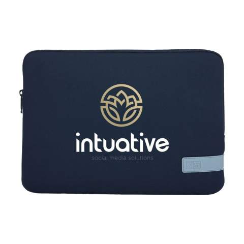 Sturdy 13-inch laptop sleeve from Case Logic. This thin, polyester cover is made from high-quality memory foam (6mm thick) and offers first-class protection. The soft, plush inner lining protects the laptop from scratches. The cover has a handy, asymmetrical opening with zip.