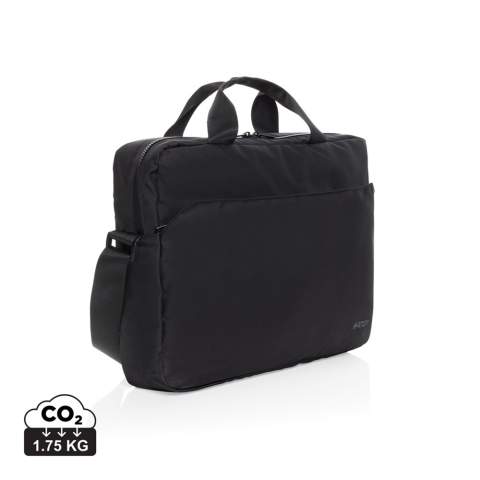 Mit der Swiss Peak Aware™ RPET Essential 15.6" Laptop Tasche tragen Sie Ihre Technik mit Stil. Diese elegante Tasche aus 100 % rPET verfügt über ein Hauptfach mit einem speziellen Laptopfach, in das moderne 15,6-Zoll-Laptops sicher passen. Die Tasche hat außerdem eine Reißverschlusstasche auf der Vorderseite für Zubehör, zwei Tragegriffe und einen abnehmbaren, verstellbaren Schultergurt (120cm) mit Schnallen für einfaches Tragen. Das Swiss Peak-Logo auf der Vorderseite verleiht dem funktionalen Design einen Hauch von Eleganz. Hergestellt aus recyceltem Polyester, das mit dem AWARE™-Tracer versehen ist. 2% des Erlöses jedes verkauften Produkts mit AWARE™ wird an Water.org gespendet. PVC-frei.<br /><br />FitsLaptopTabletSizeInches: 15.6<br />PVC free: true
