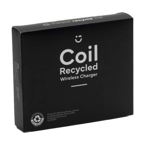 Chargeur sans fil de 10 W. Le boîtier est fabriqué à partir de plastique ABS recyclé. Compatible avec tous les dispositifs mobiles prenant en charge le chargement sans fil QI (dernière génération Android et iPhone 8 ou supérieur). Entrée : 9 V / 1,1 A. Sortie sans fil : 9 V / 1.1 A 10 W. Inclus : un câble de charge USB-C vers USB-C et un mode d'emploi. Ce produit et ses accessoires sont fabriqués sans PVC. Certifié RCS. Matière recyclée totale : 20%. Par pièce dans une boîte.