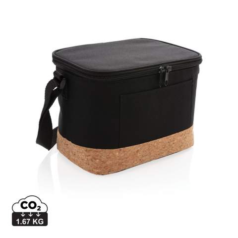 Keep your food and drinks cool until you are ready to use them in this beautiful two tone cooler bag with cork detail. This cooler bag can fit up to 6 cans. Including shoulder strap for versatile carrying options.