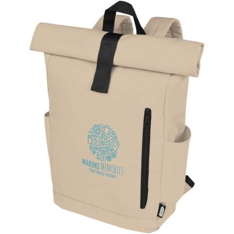 Praktische, stevige en waterafstotende rugzak met opgerolde bovenkant van GRS gerecycled polyester met een groot binnenvak met een 15,6" laptopvak, een voorvak met rits en 2 zijvakken. Gewatteerde achterkant, verstelbare en gewatteerde schouderbanden, draaglus en handige oprolbare sluiting met klittenband sluiting aan de bovenkant. De perfecte tas voor dagelijks gebruik, met een minimale ecologische voetafdruk.