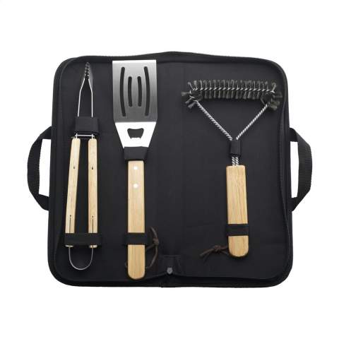 3-piece barbecue set consisting of one spatula and one set of BBQ tongs as well as one stainless-steel brush for cleaning the barbecue after use. All three accessories have rubberwood handles. This handy set is supplied in a 600D nylon pouch.