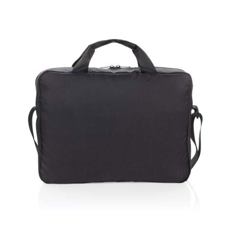 Mit der Swiss Peak Aware™ RPET Essential 15.6" Laptop Tasche tragen Sie Ihre Technik mit Stil. Diese elegante Tasche aus 100 % rPET verfügt über ein Hauptfach mit einem speziellen Laptopfach, in das moderne 15,6-Zoll-Laptops sicher passen. Die Tasche hat außerdem eine Reißverschlusstasche auf der Vorderseite für Zubehör, zwei Tragegriffe und einen abnehmbaren, verstellbaren Schultergurt (120cm) mit Schnallen für einfaches Tragen. Das Swiss Peak-Logo auf der Vorderseite verleiht dem funktionalen Design einen Hauch von Eleganz. Hergestellt aus recyceltem Polyester, das mit dem AWARE™-Tracer versehen ist. 2% des Erlöses jedes verkauften Produkts mit AWARE™ wird an Water.org gespendet. PVC-frei.<br /><br />FitsLaptopTabletSizeInches: 15.6<br />PVC free: true
