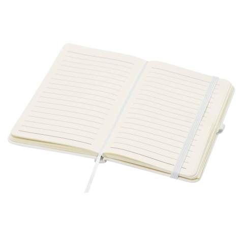 Das Spectrum Plus A6 Hardcover Notizbuch mit abgerundeten Ecken ist nicht nur ein unentbehrlicher Begleiter im Büro, sondern auch ein hervorragender Weg, um für Ihre Marke zu werben. Das Notizbuch aus Karton mit weichem Einband und 80 linierten, cremefarbenen Seiten (70 g/m²) eignet sich ideal für schnelle Ideen oder längere Notizen. Das Notizbuch ist mit Stiftschlaufe, elastischem Verschluss, Lesebändchen und erweiterbarer Tasche ausgestattet.