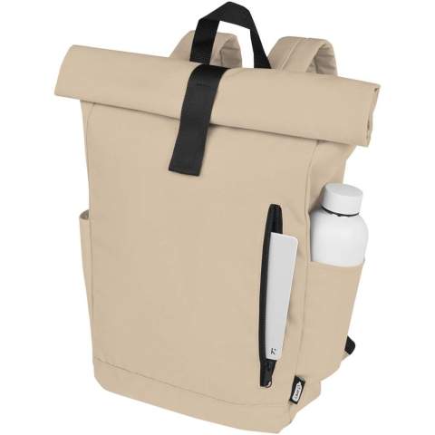 Praktische, stevige en waterafstotende rugzak met opgerolde bovenkant van GRS gerecycled polyester met een groot binnenvak met een 15,6" laptopvak, een voorvak met rits en 2 zijvakken. Gewatteerde achterkant, verstelbare en gewatteerde schouderbanden, draaglus en handige oprolbare sluiting met klittenband sluiting aan de bovenkant. De perfecte tas voor dagelijks gebruik, met een minimale ecologische voetafdruk.