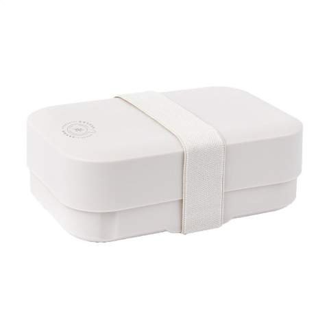 Boîte à lunch pratique en plastique PP de la marque Amuse. La lunch box est réglable en hauteur et dispose d'une fermeture élastique de couleur assortie. Le fond nervuré assure une bonne ventilation, de sorte que le contenu reste frais plus longtemps. Sans BPA. Ce produit passe au lave-vaisselle jusqu'à 65°C. Le lavage à la main est recommandé pour préserver l’impression. Fabriqué en Belgique.