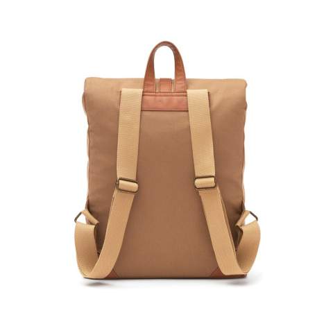 Eleganter Rucksack aus 39% verifiziert recyceltem Polyester. Der klassische Rucksack in einem Stil, den jeder lieben wird hat im Inneren ein gepolstertes Laptop-Fach, das Ihren Computer vor kleinen Stößen schützt. Hergestellt aus RCS-zertifizierten (Recycled Claim Standard) recycelten Materialien. Die RCS-Zertifizierung gewährleistet eine vollständig zertifizierte Lieferkette für die recycelten Materialien. Der Gesamtanteil an recyceltem Material basiert auf dem Gesamtgewicht des Produkts. Geeignet für Computer mit einer Gesamtgröße von 17 Zoll. Bitte beachten Sie, dass die Bildschirmmaße nicht mit den Maßen des gesamten Computers übereinstimmen.