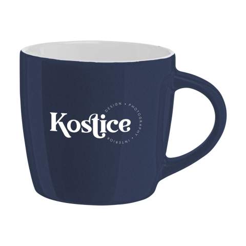 Qualitätstasse aus Keramik mit farbiger Außenseite und großzügigem Henkel. Fassungsvermögen 340 ml. Spülmaschinengeeignet. Der Aufdruck ist spülmaschinengeprüft und nach EN 12875-2 zertifiziert.