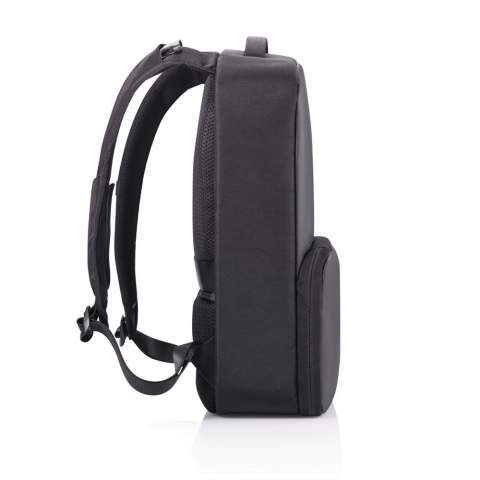 De XD Design Flex Gym bag is flexibel en praktisch en is de eerste zakelijke rugzak en sporttas in één.Verander deze rugzak in een handomdraai van business- naar gym-stijl, door het voorvak uit te breiden van 16 naar 24 liter.Het antidiefstalontwerp zonder toegang aan de voorkant, de verborgen ritsen in het hoofdvak zorgen ervoor dat u uw professionele apparaten veilig vervoert, en in het RFID-beschermde vak aan de achterkant kunt u uw portemonnee, mobiele telefoon of creditcards veilig opbergen.Bovendien voorziet deze rugzak je van stroom met een snelle USB-oplaadpoort op de schouderband waar je ook een zonnebrilhouder kunt vinden. Gemaakt van RPET-materialen en AWARE ™ -technologie - met behulp van 53 gerecyclede waterflessen die op de vuilnisbelt of in de oceanen terechtkomen en 31 liters water besparen tijdens het productieproces. De perfecte rugzak of je nu onderweg bent naar het werk, de universiteit of de sportschool. Geregistreerd ontwerp®.<br /><br />FitsLaptopTabletSizeInches: 15.6<br />PVC free: true