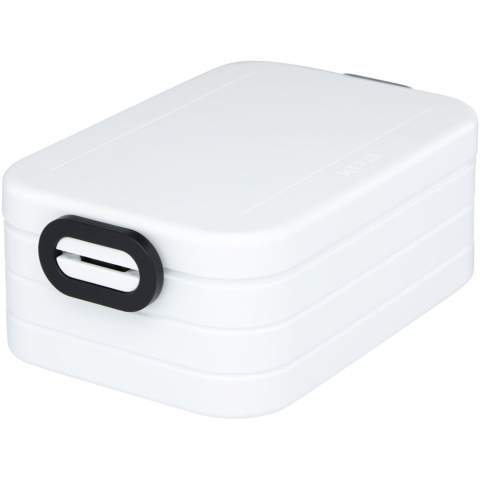 Lunchbox mit dichtem Verschlussring, um den Inhalt frisch und lecker zu halten. Geeignet für 4 Sandwiches. Teiler enthalten. Das Fassungsvermögen beträgt 900 ml. Spülmaschinenfest. BPA-frei. 2 Jahre Mepal Garantie.