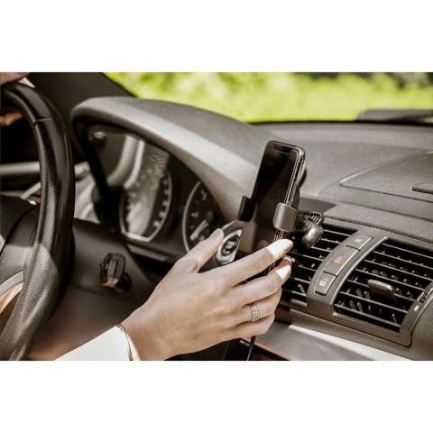 Support de téléphone universel et chargeur 10 W pour la voiture. Fabriqué à partir de plastique ABS recyclé. Ce support de téléphone est facile à installer, s'adapte à la taille de votre téléphone et peut être utilisé d'une seule main. Idéal pour l’utilisation du GPS et pour recharger votre téléphone lors de vos déplacements. Grâce au clip rotatif à 360°, le téléphone peut être placé en position verticale ou horizontale. Le chargeur sans fil de 10 W est compatible avec les dispositifs pourvus de la charge sans fil QI (dernières générations de téléphones Android et iPhone). Entrée : 5 V/2 A. Sortie sans fil : 5 V/2 A 10 W. Comprend un câble micro-USB (TPE) et un manuel d'instructions. Ce produit et ses accessoires sont fabriqués sans PVC. Par pièce dans une boîte.