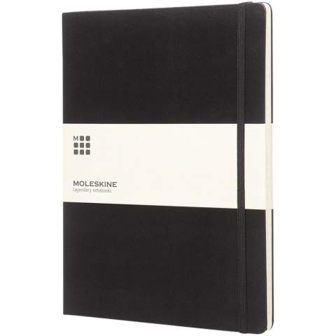 Unser extragroßes Classic Moleskine Notizbuch hat die bekannten runden Ecken und den festen Einband. Mit elastischem Verschluss und Lesezeichenband. Erweiterbare Innentasche auf der Innenseite des hinteren Einbands. Enthält 192 Seiten liniertes elfenbeinfarbenes Papier