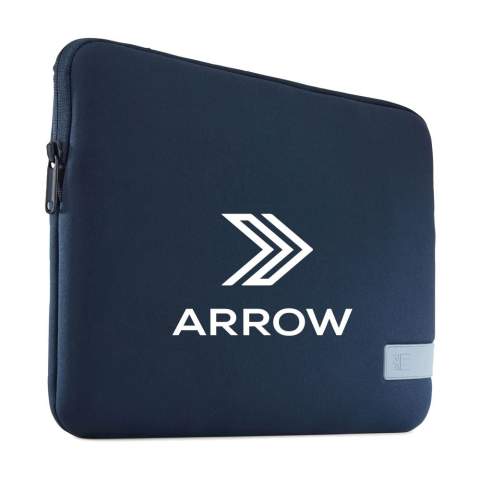 Sturdy 13-inch laptop sleeve from Case Logic. This thin, polyester cover is made from high-quality memory foam (6mm thick) and offers first-class protection. The soft, plush inner lining protects the laptop from scratches. The cover has a handy, asymmetrical opening with zip.