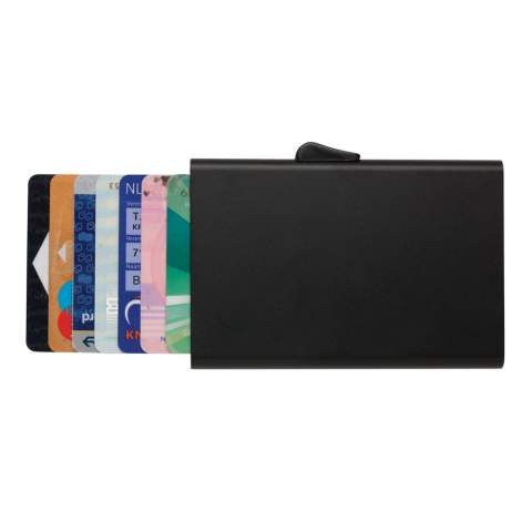 Ce porte-cartes en aluminium protège vos données personnelles contre les pickpockets électroniques. Fini les cartes brisées ou voilées. Il peut accueillir jusqu’à 7 cartes ou 5 cartes à relief. Glissière pratique sur le côté pour faire sortir progressivement les cartes.