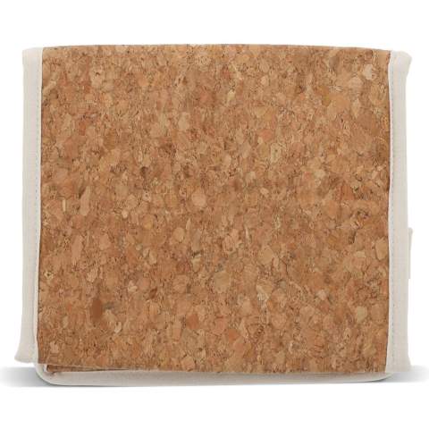Kühltasche Kork quadratisch 22x18x18cm Diese quadratische Kühltasche aus Korkmaterial ist ideal, um Ihre Sachen kühl zu halten. Mit Tragegriff.