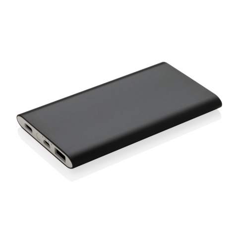 4.000 mAh Powerbank aus eloxiertem Aluminium. Die Powerbank hat sowohl einen USB Ausgang sowie einen 2.0 Typ C Ausgang. Output 5V/2.1A, Input 1A. Inklusive Micro-USB Kabel.