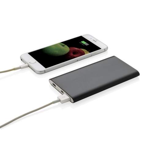 4.000 mAh powerbank made out of anodised aluminium. The powerbank has both a USB output as well as a type C 2.0 output. This device enables you to use any cable available to charge your mobile device. Output 5V/2.1A, input 1A.