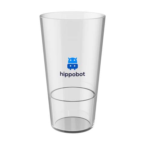 Bierglas aus Kunststoff, der Marke HappyGlass. Stapelbar und somit platzsparend. Hergestellt aus transparentem und BPA-freiem Copolyester Tritan Kunststoff. Leicht und sehr robust. Perfekt geeignet für (Sport)Veranstaltungen, Festivals, Konzerte, bei denen Getränke meist nur in Plastikbechern angeboten werden. Dieses hochwertige Glas kann mehrmals genutzt werden. Dieses Produkt ist spülmaschinenfest. Um den Aufdruck zu erhalten, wird Waschen von Hand empfohlen. Fassungsvermögen: 330 ml.