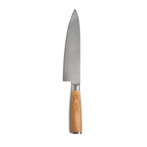Dieses Kochmesser ist ideal zum Schneiden von Fleisch und größerem Gemüse oder zum Hacken von Kräutern. Der robuste Griff aus Pakkaholz ist ergonomisch geformt, so dass das Messer leicht und bequem zu handhaben ist. Das bedeutet, dass Sie lange mit dem Messer arbeiten können, ohne dass Ihre Hand ermüdet. Die Klinge hat einen sehr harten Kern aus VG10-Stahl, der in 67 Lagen gegossen ist. Das Ergebnis ist eine langlebige Klinge mit einer unglaublichen Schärfe und einer hervorragenden Schnittleistung.