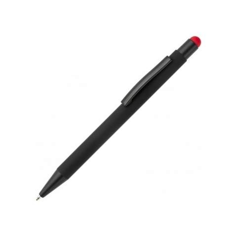Eleganter Metall Kugelschreiber mit schwarzen Besätzen. Der Kugelschreiber wird gelasert und das Logo erscheint in der Farbe des Stylus Tip. Schriftfarbe: blau. 