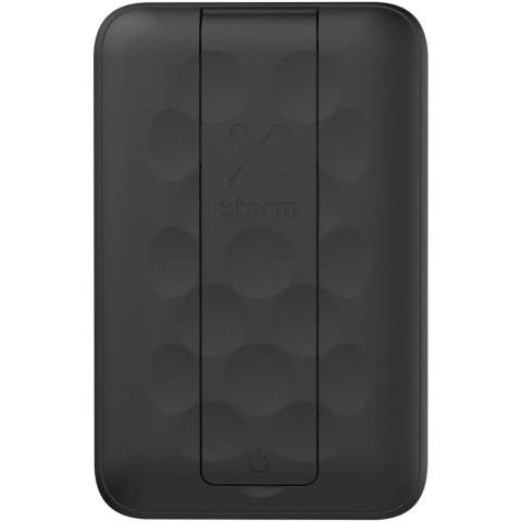 15W wireless magnetic 10.000 mAh power bank with a compact design and integrated foldable stand. Charging with this power bank is easy. Simply snap it on the back of your iPhone (starting iPhone 12) and it will start charging immediately. The power bank is also compatible with other devices that support wireless charging. 