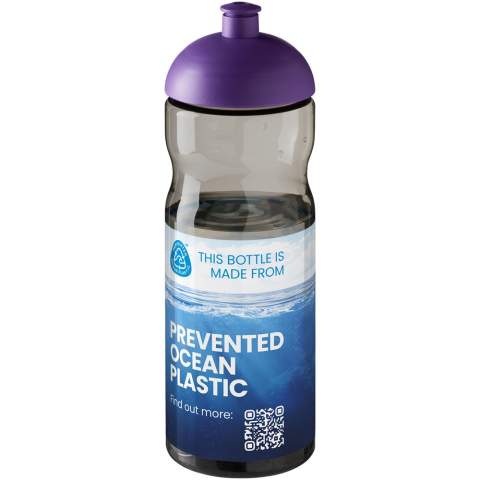 Einwandige Sportflasche mit ergonomischem Design. Die Flasche ist aus Prevented Ocean Plastic hergestellt. Der Kunststoff wird in einem Umkreis von 50 km um eine Meeresküste oder eine größere Wasserstraße, die in den Ozean mündet, gesammelt. Dieses wird dann sortiert und in hochwertiges, lebensmittelechtes, recyceltes Plastik umgewandelt. Verfügt über einen auslaufsicheren Deckel mit Push-Pull-Tülle. Das Fassungsvermögen beträgt 650 ml. Mischen und kombinieren Sie Farben, um Ihre perfekte Flasche zu kreieren. Kontaktieren Sie uns bezüglich weiterer Farboptionen. Hergestellt in Großbritannien. Verpackt in einem kompostierbaren Beutel. Aufgrund der Beschaffenheit des recycelten Materials können kleinere Verfärbungen auf dem Körper der Flasche vorhanden sein.