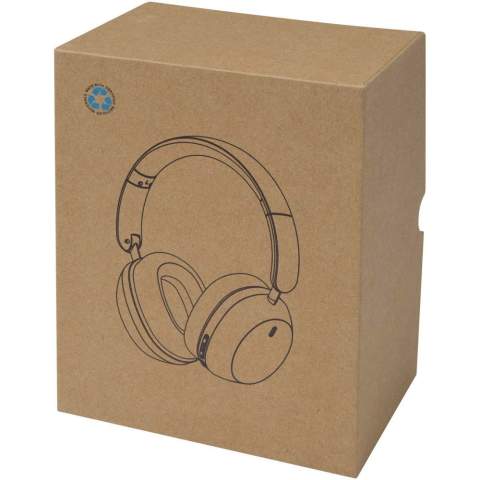 Genießen Sie ein außergewöhnliches Klangerlebnis mit den Hoggar Over-Ear Kopfhörern aus recyceltem Kunststoff. Mit aktiver Geräuschunterdrückung (ANC) und Umgebungsgeräuschunterdrückung (ENC) sorgen sie überall für klaren, immersiven Sound. Die Kopfhörer sind mit eleganten Details gestaltet, zusammenklappbar und werden mit einer Aufbewahrungstasche für einfache Lagerung und Transport geliefert. Verpackung in einer Premium-Geschenkbox.