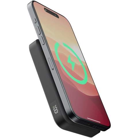 15W wireless magnetic 10.000 mAh power bank with a compact design and integrated foldable stand. Charging with this power bank is easy. Simply snap it on the back of your iPhone (starting iPhone 12) and it will start charging immediately. The power bank is also compatible with other devices that support wireless charging. 